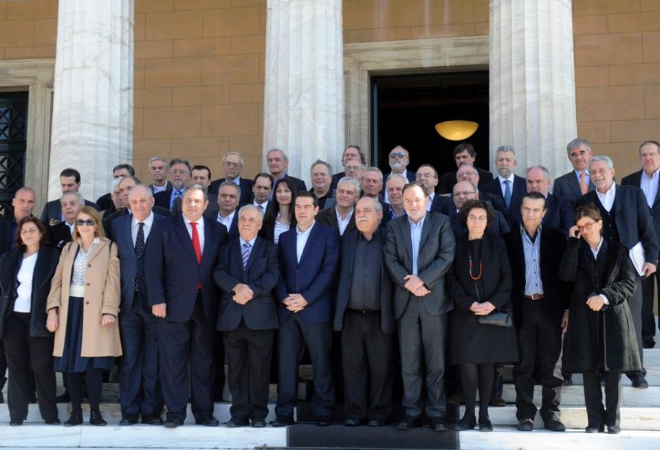 Έκλεισε τις τράπεζες και επέβαλε κεφαλαιακούς ελέγχους με αποτέλεσμα να κλείσουν ή να υπολειτουργούν πολλές επιχειρήσεις